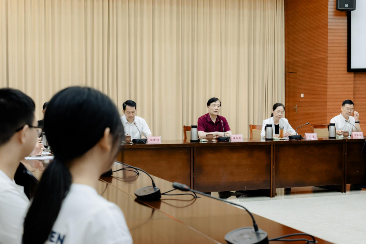 “陽光礪行 愛心助學(xué)” 大學(xué)新生助學(xué)金發(fā)放儀式